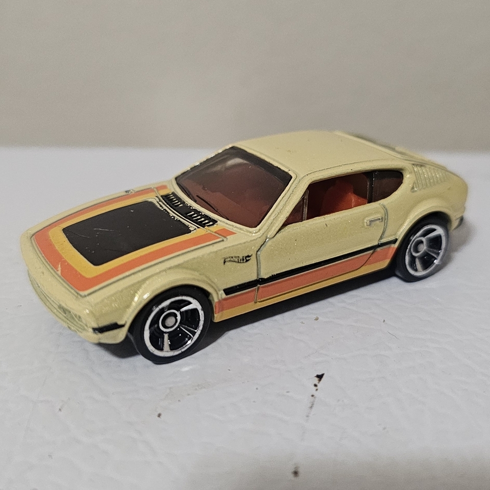 2019 Hot Wheels Volkswagen Series SP2  Pale Goldenrod Yellow - LOOSE